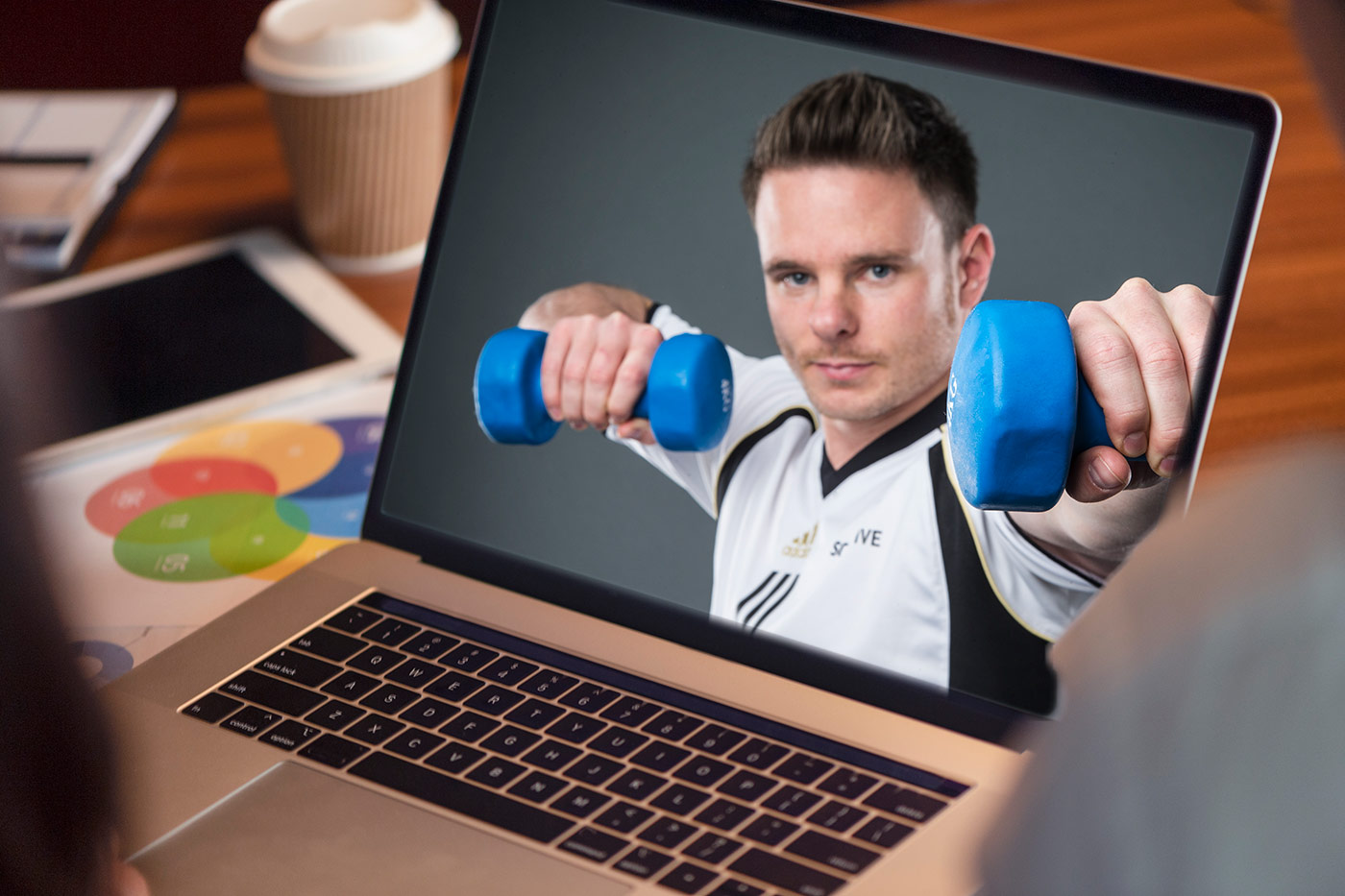 Stephan Sarközy Online Personal Trainer MacBook
